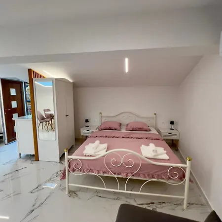 App Krofek Zgornje Skofije Exterior photo